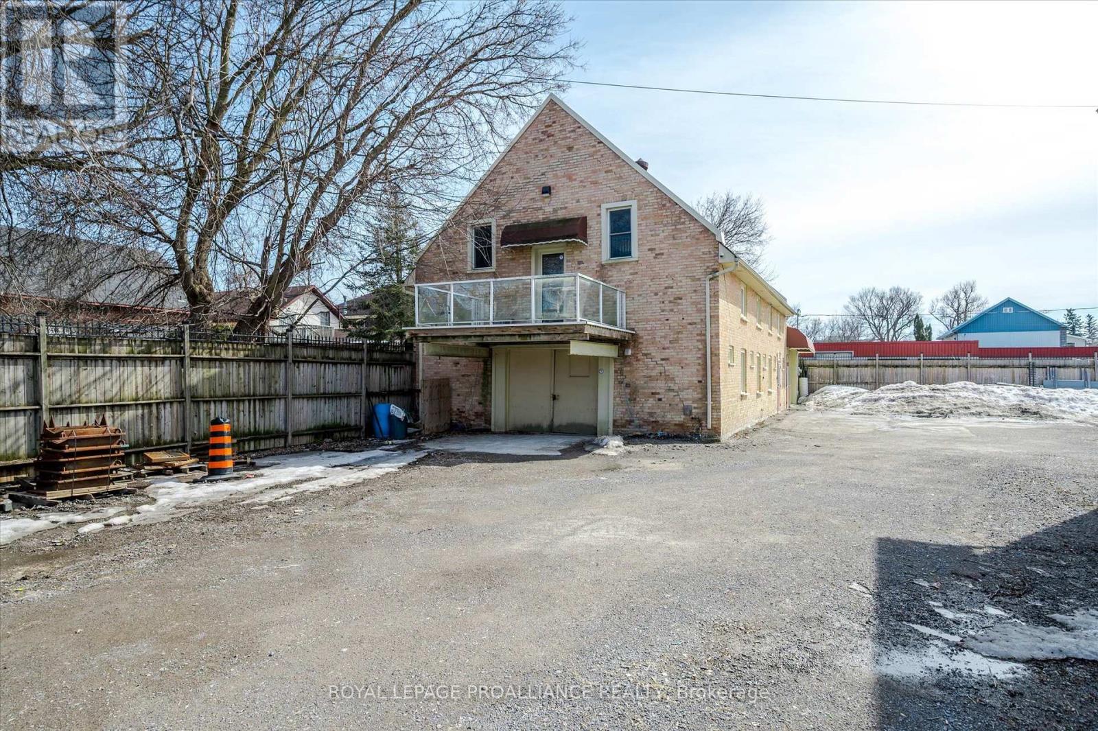 UPPER UNIT - 255 MCDONNEL STREET S, peterborough (town ward 3), Ontario