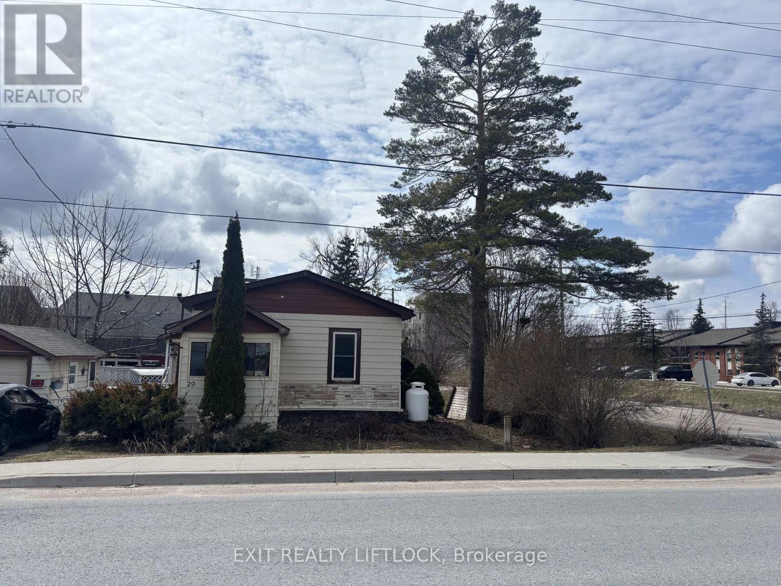 29 HAMILTON STREET, kawartha lakes (lindsay), Ontario