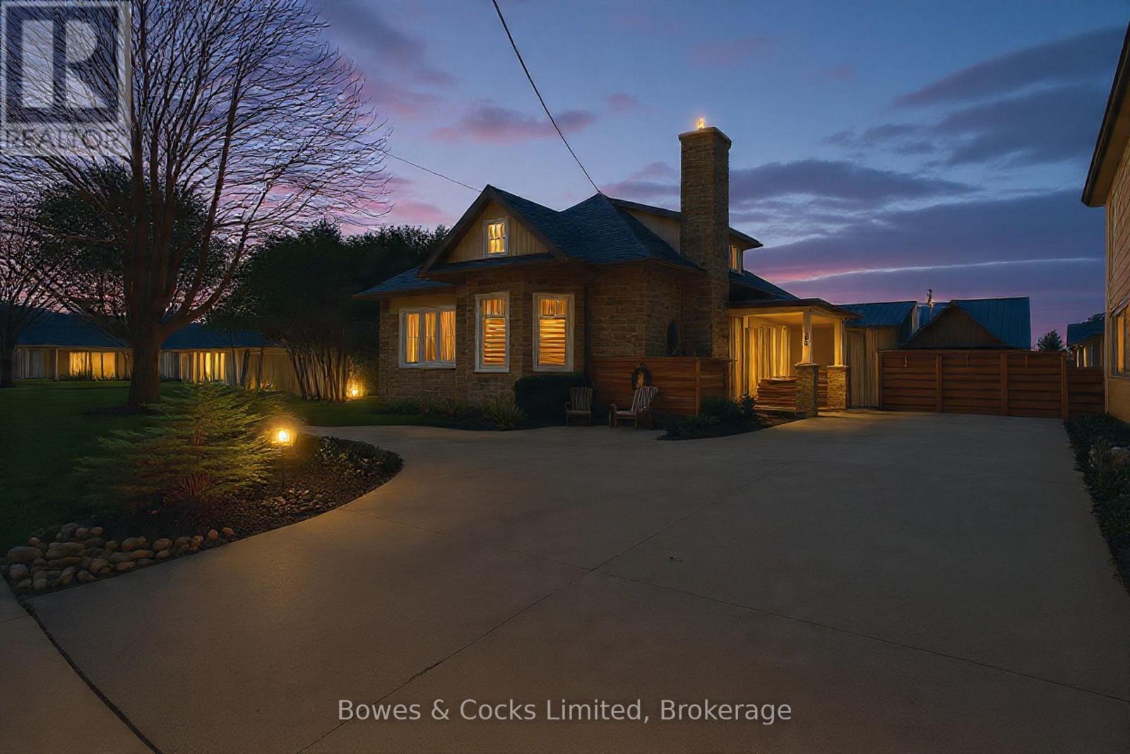 82 QUEEN STREET, selwyn, Ontario