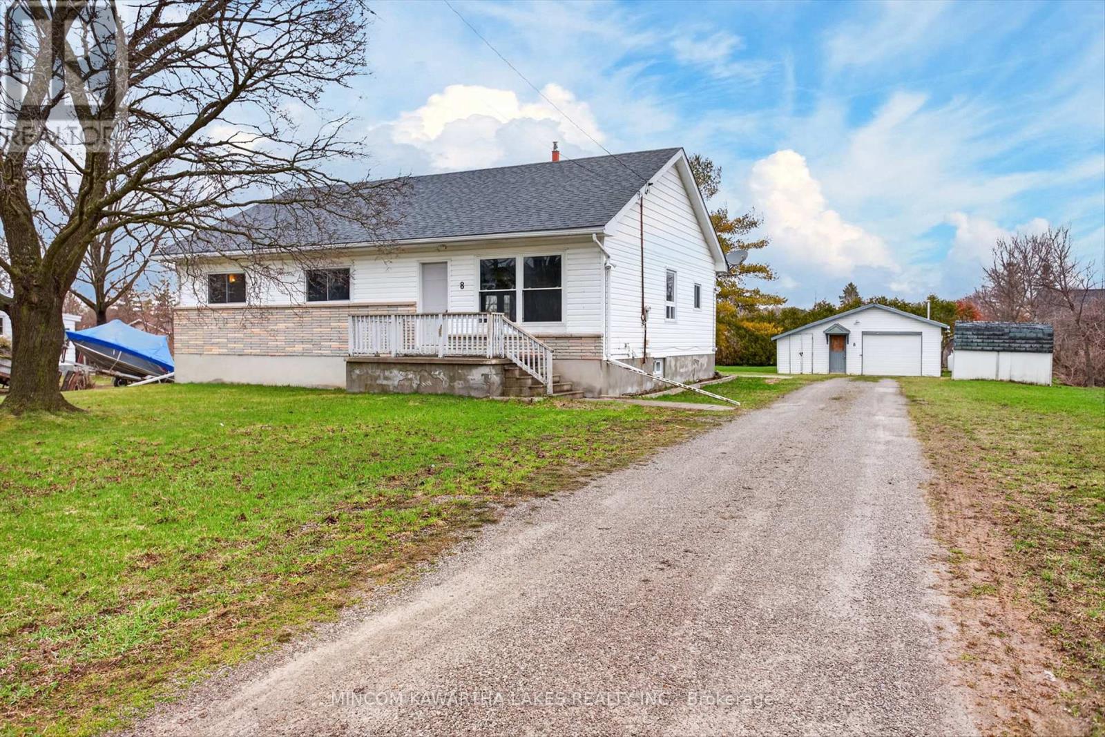 8 WEST STREET N, kawartha lakes (fenelon falls), Ontario