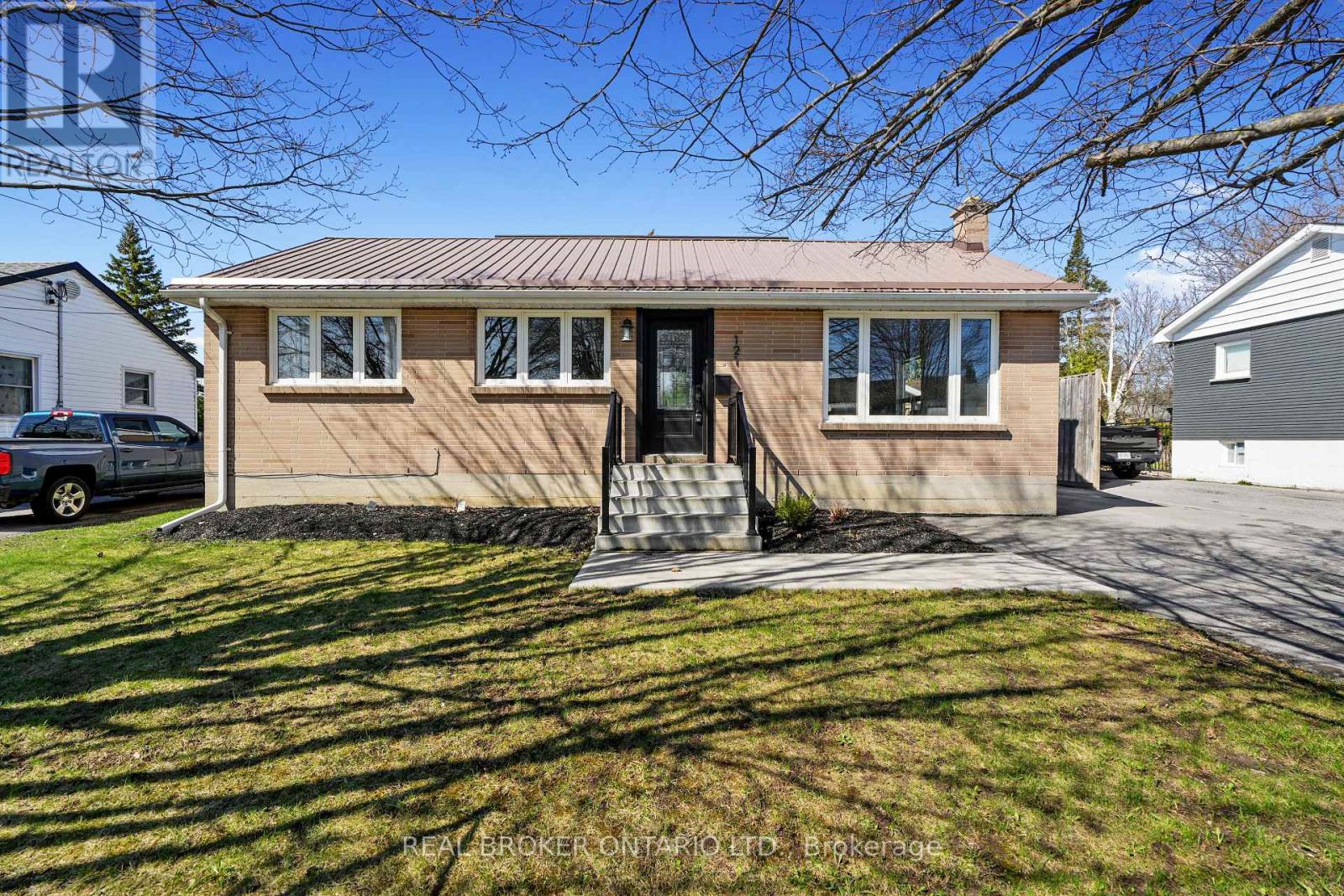 121 GOODFELLOW ROAD E, peterborough (otonabee ward 1), Ontario