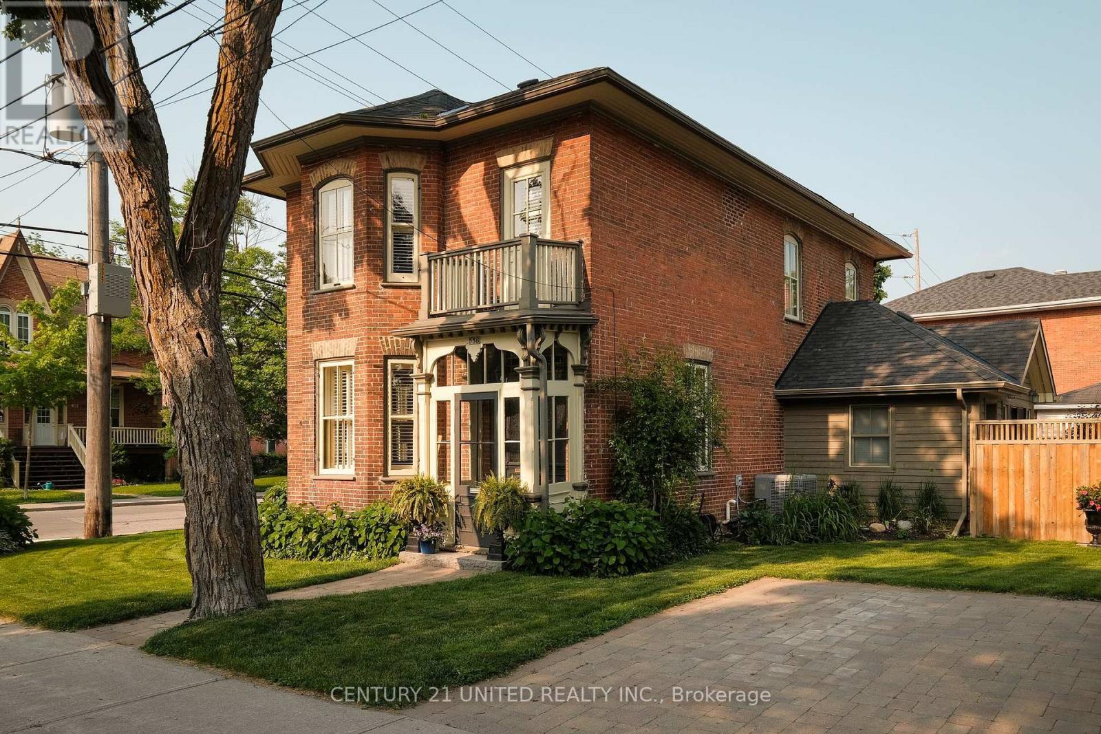 558 HARVEY STREET, peterborough (town ward 3), Ontario