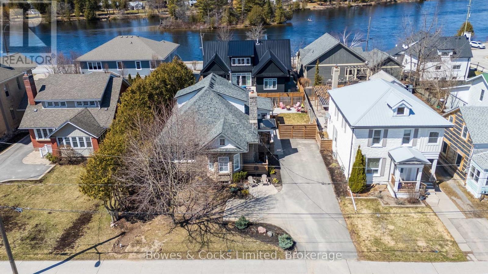 82 QUEEN STREET, selwyn, Ontario