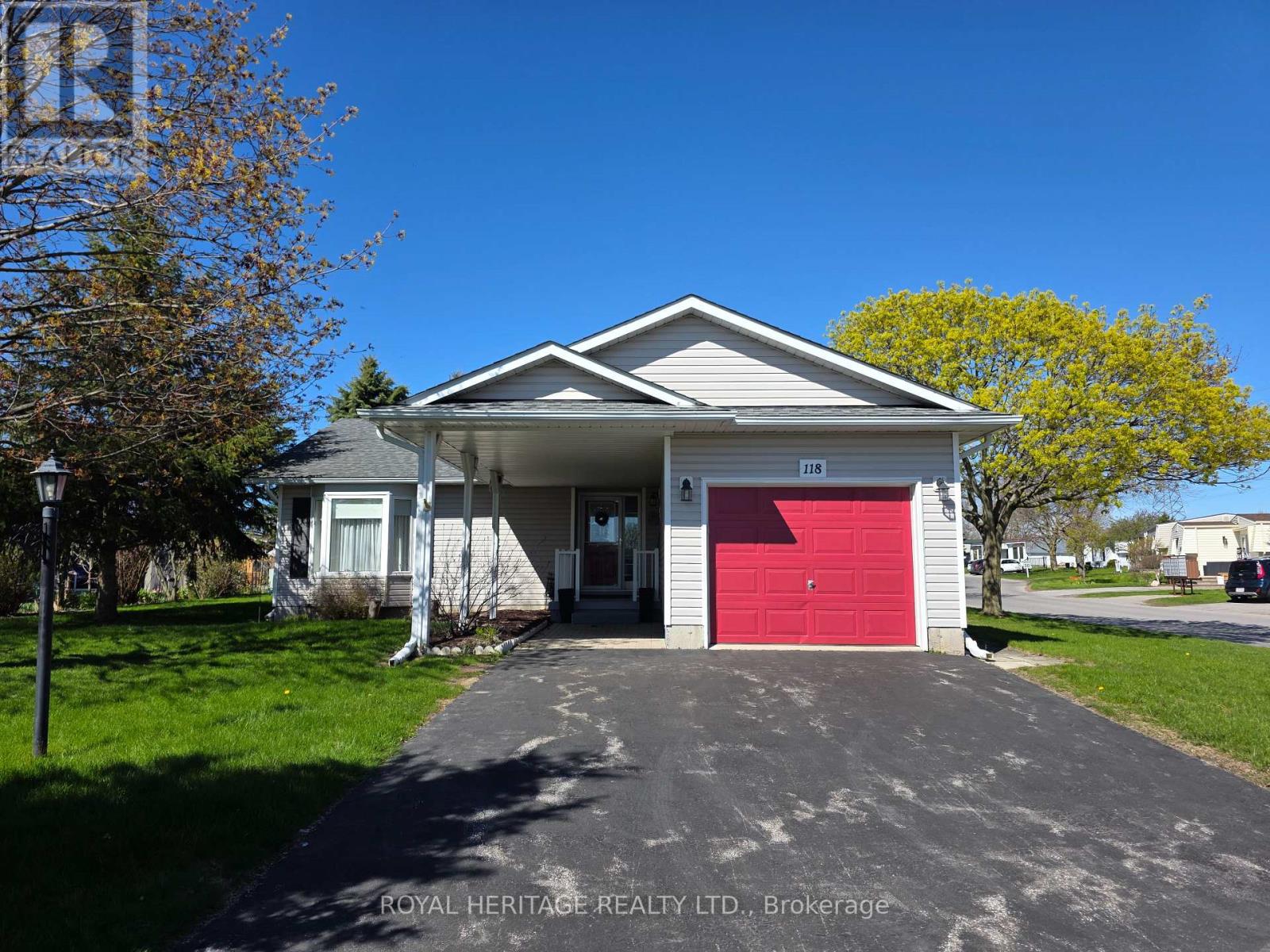118 BLUFFS ROAD, clarington (newcastle), Ontario