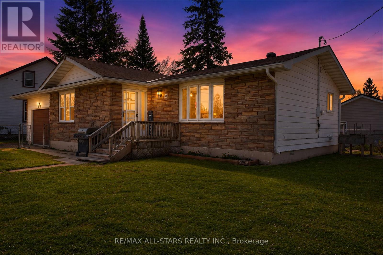 38 ELLIOT STREET, kawartha lakes (fenelon falls), Ontario
