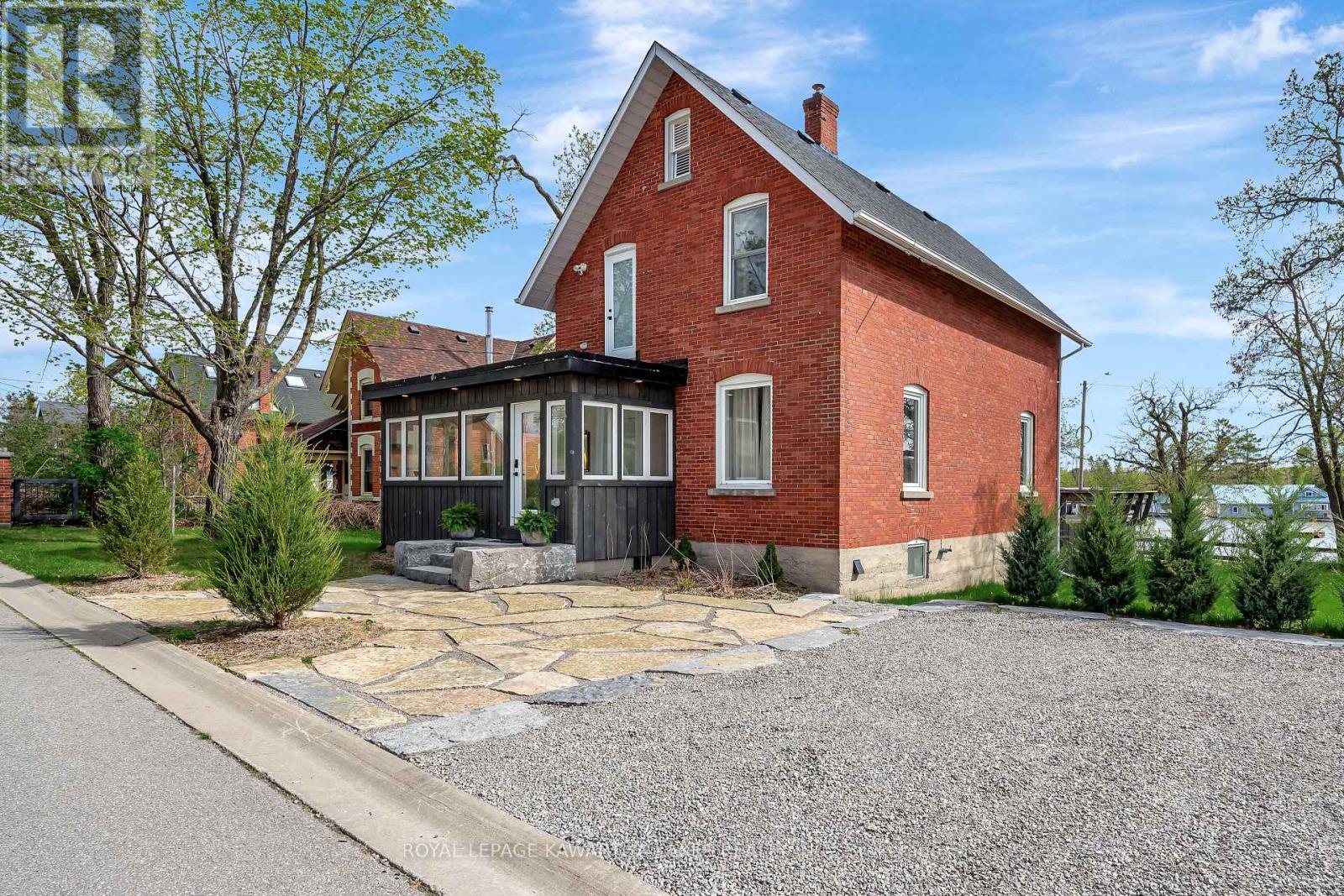 45 OAK STREET, kawartha lakes (fenelon falls), Ontario