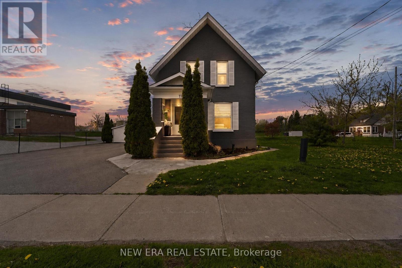 11 ALBERT STREET N, kawartha lakes (lindsay), Ontario
