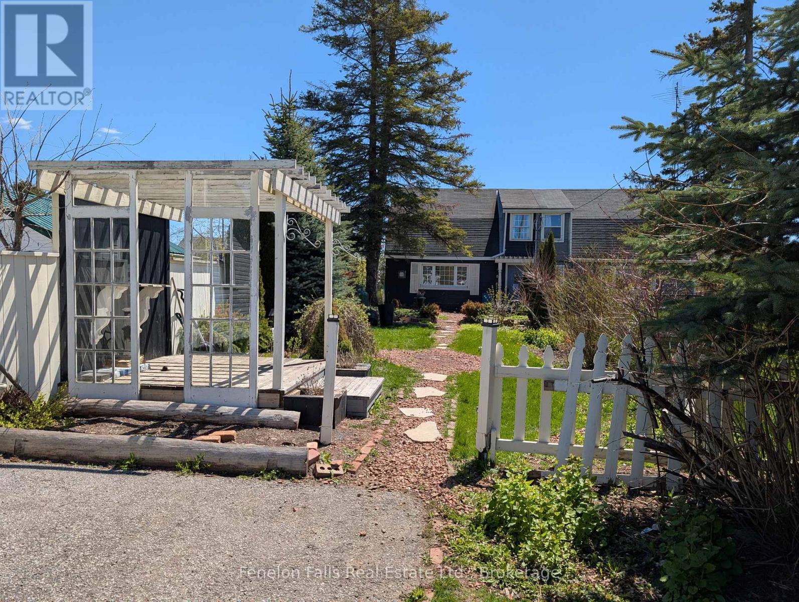 89 LINDSAY STREET, kawartha lakes (fenelon falls), Ontario