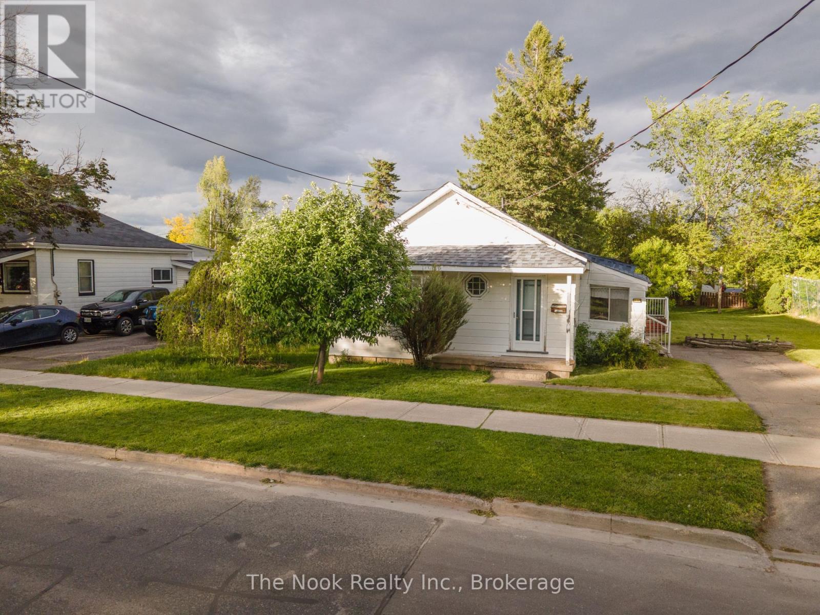 994 WESTERN AVENUE, peterborough (otonabee ward 1), Ontario