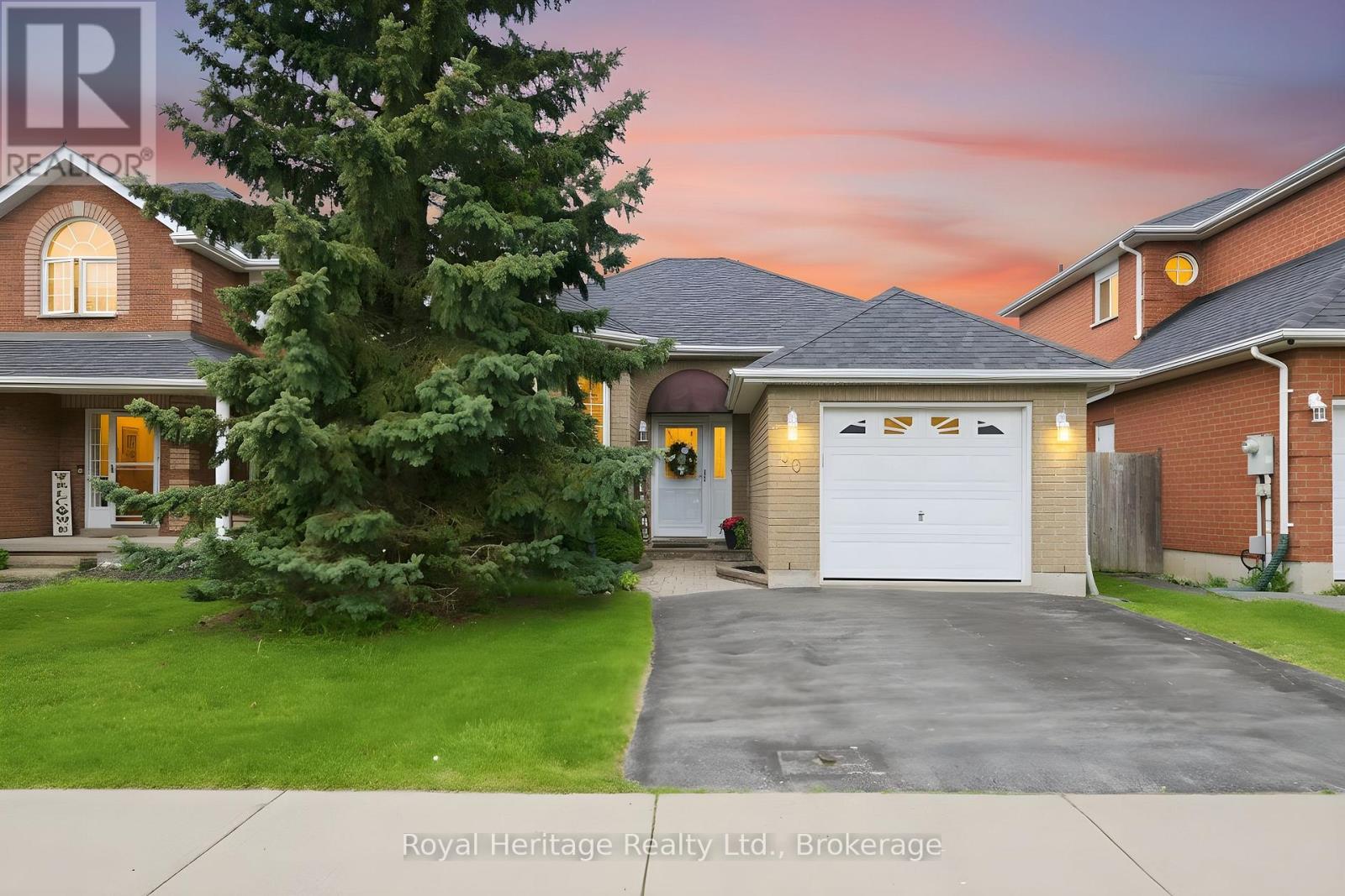 90 BLOOM AVENUE, clarington (newcastle), Ontario