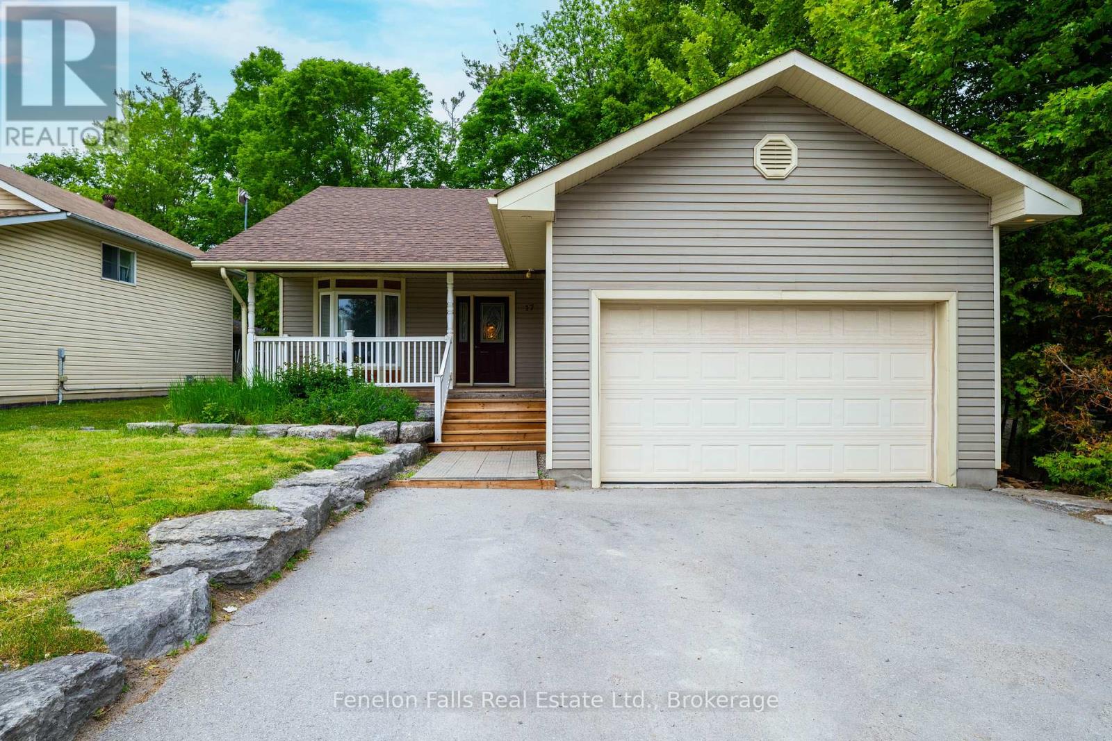 17 SHORT STREET, kawartha lakes (fenelon falls), Ontario