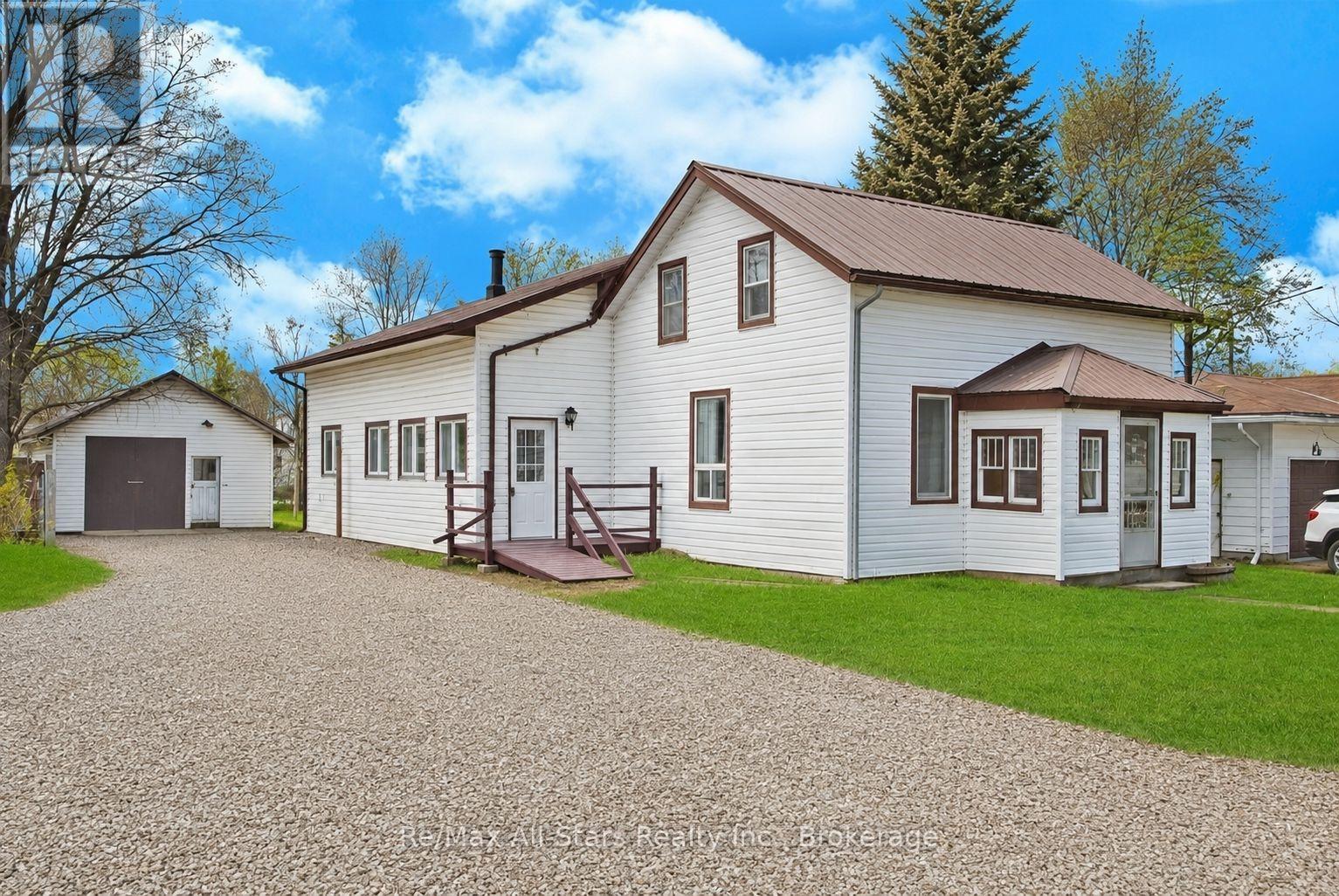 40 ELLIOT STREET, kawartha lakes (fenelon falls), Ontario