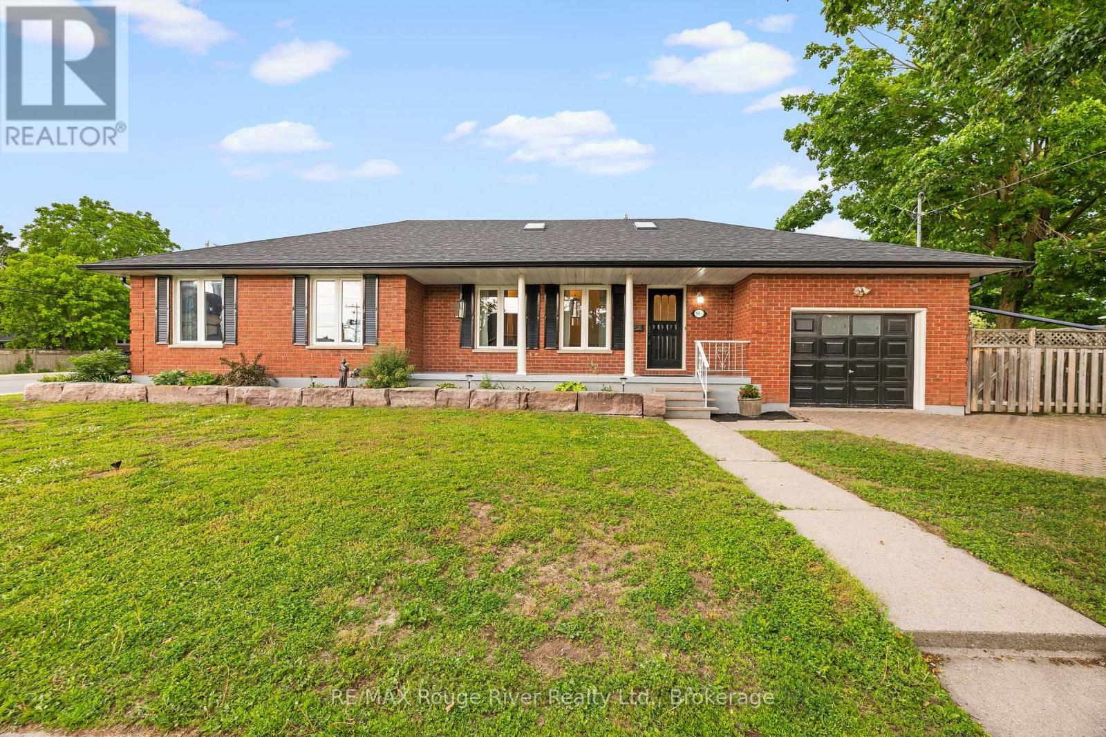 59 1/2 VICTORIA AVENUE N, kawartha lakes (lindsay), Ontario